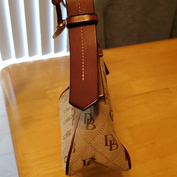 Dooney & Bourke purse - Picture 4 of 8